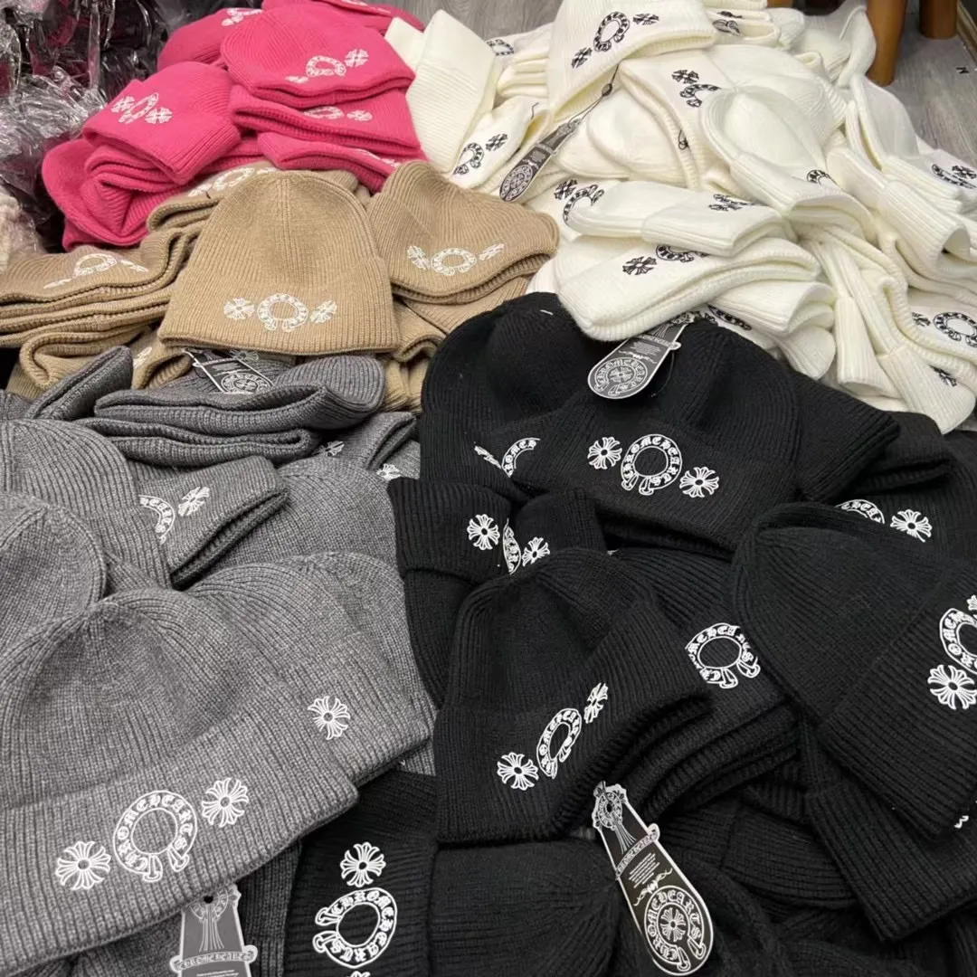 Crow Heart cashmere knitted hat